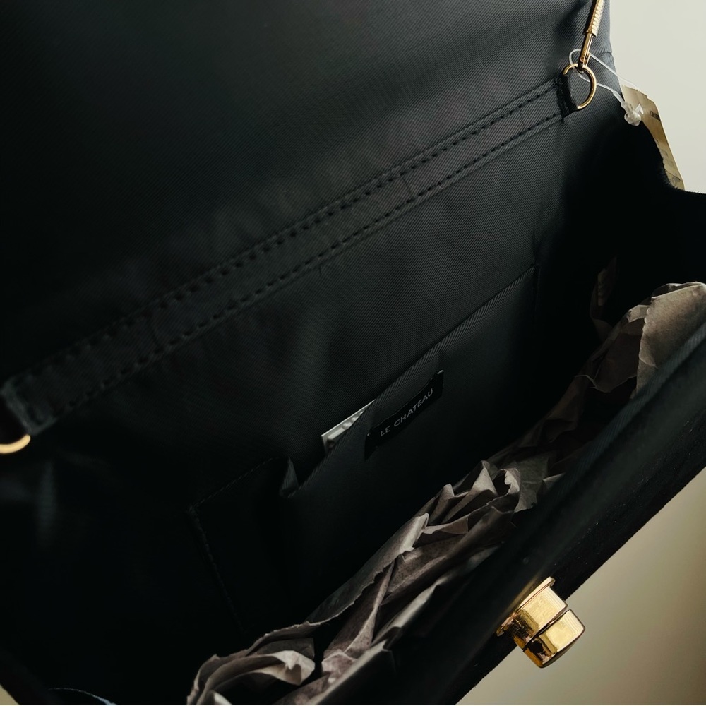 Le Chateau Crossbody Purse w/Gold chain - Picture 3 of 3